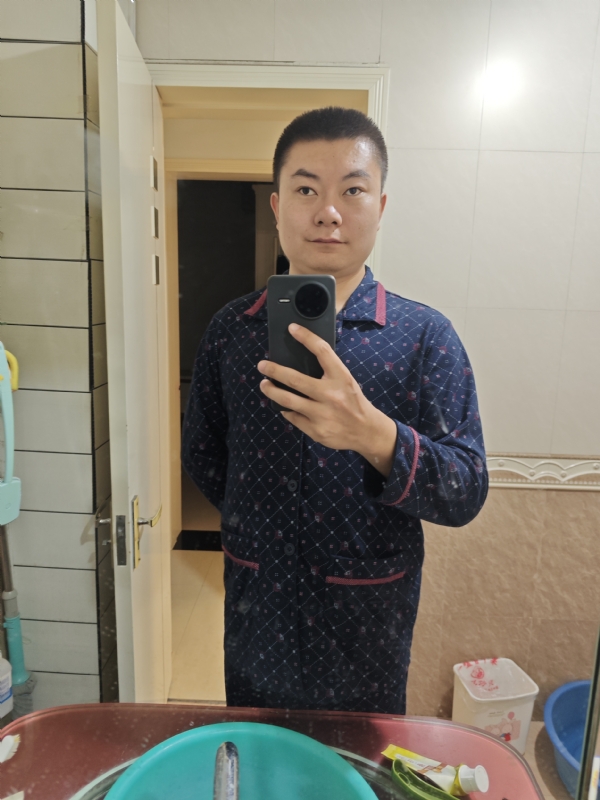 迷迷糊糊的第一张照片--山西蓝颜知己交友网